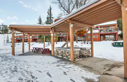 East Kootenay Condo | SPACIOUS 2-Br 2-Ba | Ski In/Out | Pool & Hot Tubs | in Heart of PANORAMA RESORT