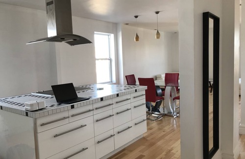 Ville-Marie Condo | Spacious 2 br apartment in the heart of Montreal