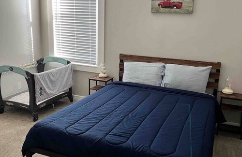 Ludlow House | Spacious 2 BR home minutes from Downtown Cincy!