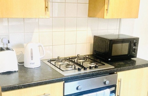 Newcastle-upon-Tyne Apartment | Spacious 2 Bedroom Apt Newcastle Upon Tyne with Free Parking and Wifi