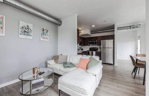 Rural North Boulder Apartment | Spacious 2 Story Apt, Gym, Garage, King Bed 208