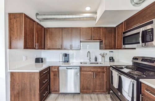 Rural North Boulder Apartment | Spacious 2 Story Apt, Gym, Garage, King Bed 208