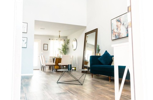 Biggs Field House | Spacious 2-Story Contemporary Home 3BDRM + Loft