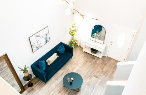 Biggs Field House | Spacious 2-Story Contemporary Home 3BDRM + Loft
