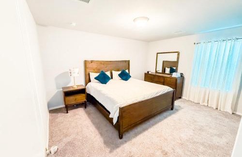 Biggs Field House | Spacious 2-Story Contemporary Home 3BDRM + Loft