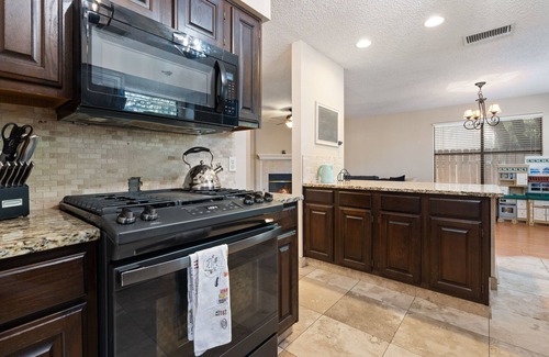 Indian Oaks House | Spacious 2-Story Home + Private Backyard + Office