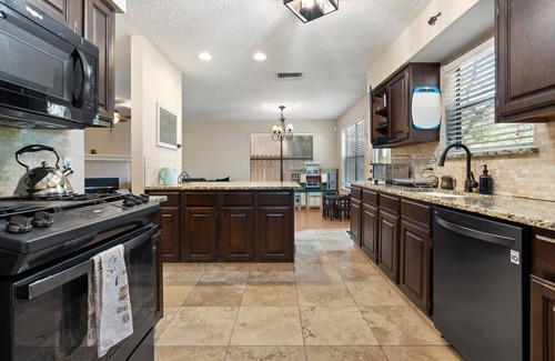 Indian Oaks House | Spacious 2-Story Home + Private Backyard + Office