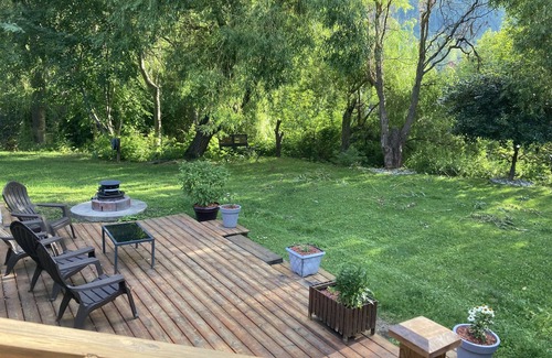 Adams Lake House | Spacious, 2000 sq. ft. Luxury Log House on Adams Lake.