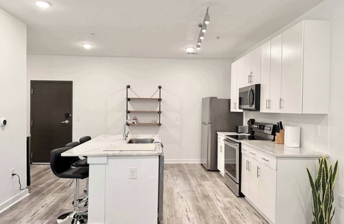 Old Fourth Ward Apartment | Spacious 2B2B Condo in ATL! Free Street Parking!