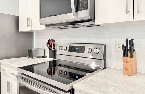 Old Fourth Ward Apartment | Spacious 2B2B Condo in ATL! Free Street Parking!
