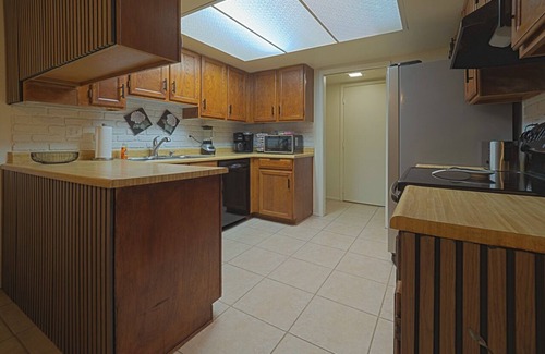 Maryvale Village House | Spacious 2bed-2bath Glendale retreat private pool 1 car garage central location.