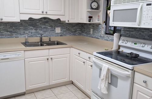 Sarasota Condo | Spacious 2bed/bath, quiet, and private