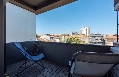 Centro / Baixa Apartment | Spacious 2Bedroom Downtown Loft with Sunny Terrace and Private Parking