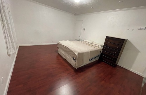 Oakland House | Spacious 2Bedroom House 1Bath in the Heart of the Bay. Minutes from attractions.