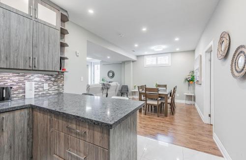 Cooksville Villa | Spacious 2BR APT in Cliff Road & Queensway close to China Town, Mississauga