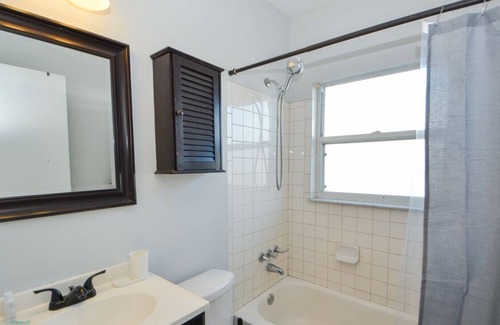 Virginia Park Apartment | Spacious 2BR by Virginia Park Neighborhood
