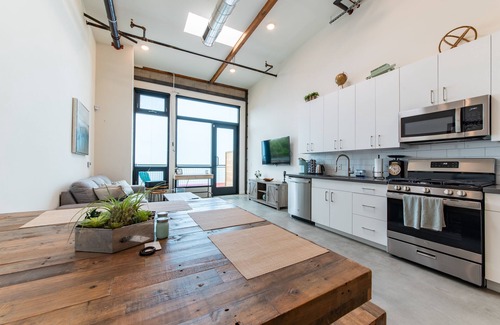 Artists Village Apartment | Spacious 2BR ,Family& Pet Friendly, Tesla charging Station on site, Near Disney