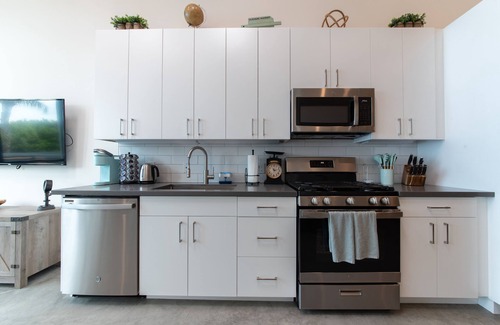 Artists Village Apartment | Spacious 2BR ,Family& Pet Friendly, Tesla charging Station on site, Near Disney