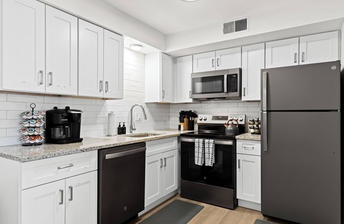 Royal Oak Apartment | Spacious 2BR Flat near Downtown Royal Oak