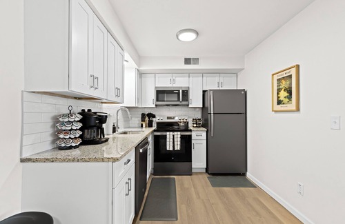 Royal Oak Apartment | Spacious 2BR Flat near Downtown Royal Oak
