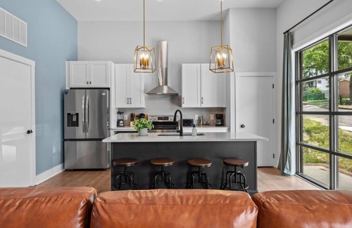 Talbot's Corner House | Spacious 2BR for Families | Close to Honky Tonks!