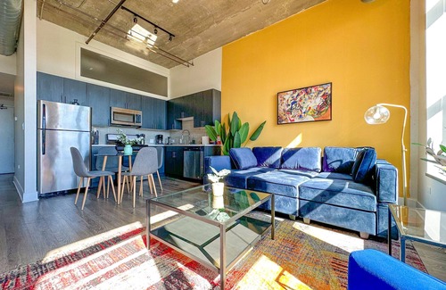 Near South Side House | Spacious 2BR Group Stay near McCormick & Wintrust