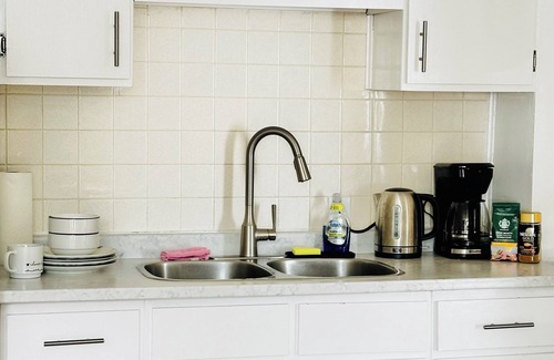 Peterborough House | Spacious 2BR House with Netflix, BBQ, and Patio Near City Centre