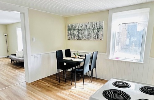 Peterborough House | Spacious 2BR House with Netflix, BBQ, and Patio Near City Centre
