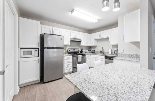 Pleasant Valley Apartment | Spacious 2BR King Suite w Gym close to DT