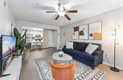Pleasant Valley Apartment | Spacious 2BR King Suite w Gym close to DT