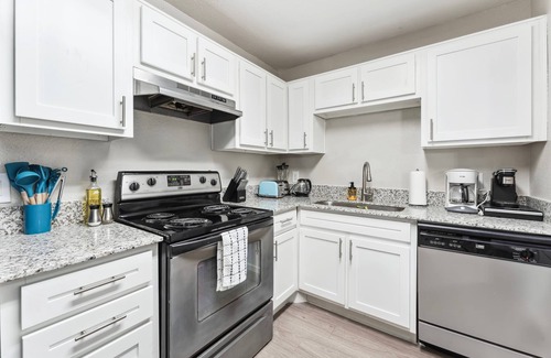 Pleasant Valley Apartment | Spacious 2BR King Suite w Gym Pool Close to DT