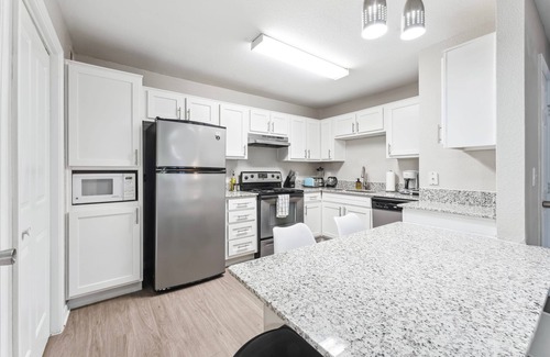 Pleasant Valley Apartment | Spacious 2BR King Suite w Gym Pool Close to DT