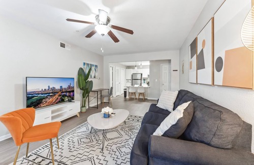 Pleasant Valley Apartment | Spacious 2BR King Suite w Gym Pool Close to DT