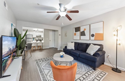 Pleasant Valley Apartment | Spacious 2BR King Suite w Gym Pool Close to DT