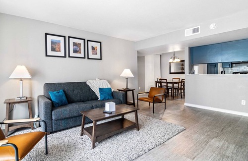 Montrose Apartment | Spacious 2BR Near Buffalo Bayou Park | 8 Min to Downtown