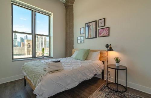 Near South Side Apartment | Spacious 2BR South Loop with Skyline view, Optional Parking and Gym Access Near McCormick Place and Soldier Field