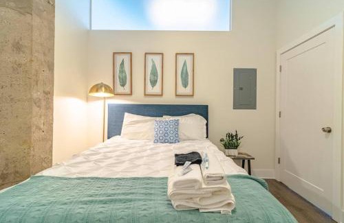 Near South Side Apartment | Spacious 2BR South Loop with Skyline view, Optional Parking and Gym Access Near McCormick Place and Soldier Field