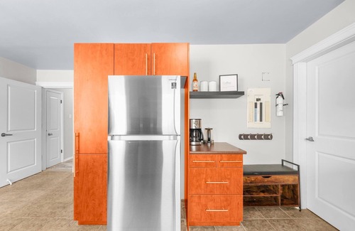 Edmonton Apartment | Spacious 2BR Suite Near University of Alberta, Hospital, Whyte Ave, River Valley