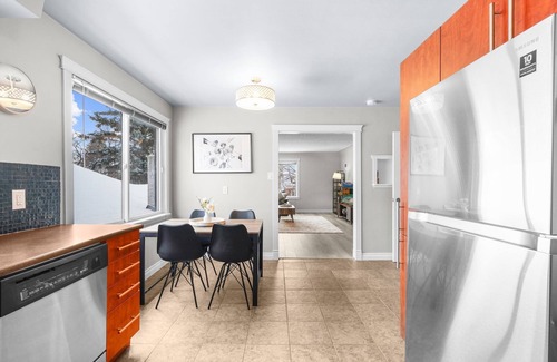 Edmonton Apartment | Spacious 2BR Suite Near University of Alberta, Hospital, Whyte Ave, River Valley