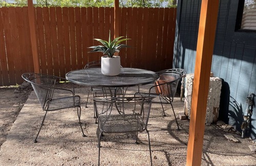 Bouldin House | Spacious 2BR Townhome Pets OK + Parking!