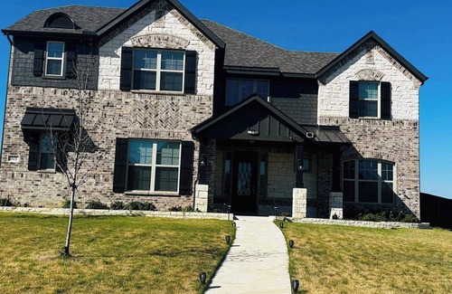 Sunnyvale House | Spacious 2Br w/Fireplace - Sleeps 4 - Bbq - Lake