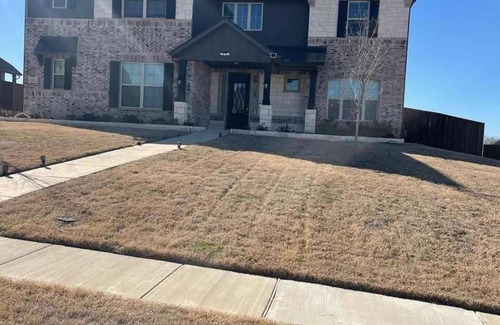Sunnyvale House | Spacious 2Br w/Fireplace - Sleeps 4 - Bbq - Lake