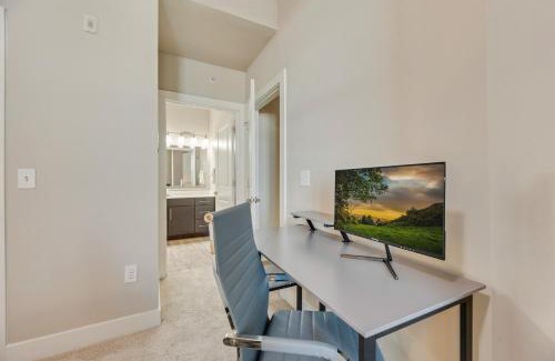 Dallas Apartment | Spacious 2BRI Pool I Gym I Free Parking IWorkspace