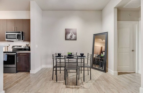 Dallas Apartment | Spacious 2BRI Pool I Gym I Free Parking IWorkspace