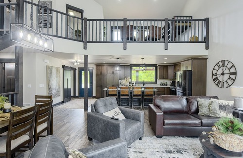 Lead Cabin | Spacious 3,000 Sq. Ft. Lodge W/Hot Tub, Walking Distance to Clubhouse Pool!
