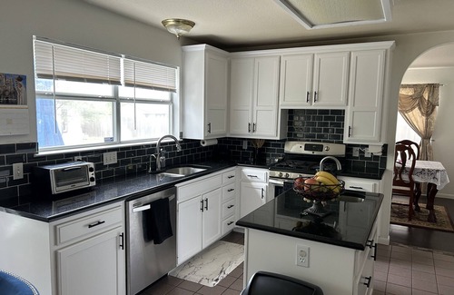 Saxony House | Spacious 3/21/2 house 24 min drive to Austin downtown