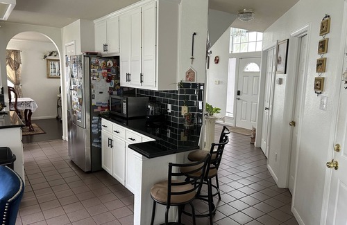 Saxony House | Spacious 3/21/2 house 24 min drive to Austin downtown