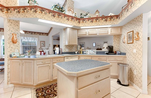 Ocala House | Spacious 3 Bdrm 3 Bath close to World Equestrian Center, O B S, & Airport