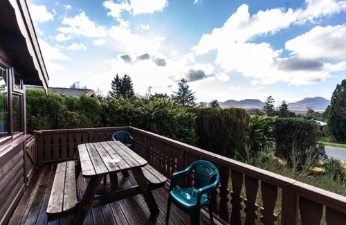 Bronaber Cabin | Spacious 3 Bed Log Cabin in Snowdonia