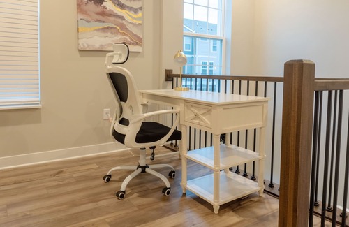 Carmel House | Spacious 3 Bed 2.5 bath Townhome with Pool Access!!